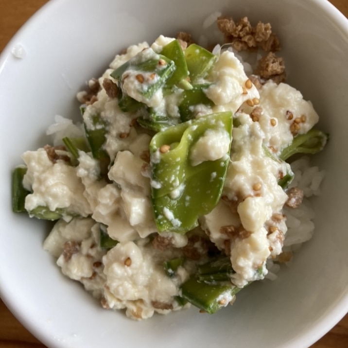 モロッコインゲンと大豆ミートの豆腐丼